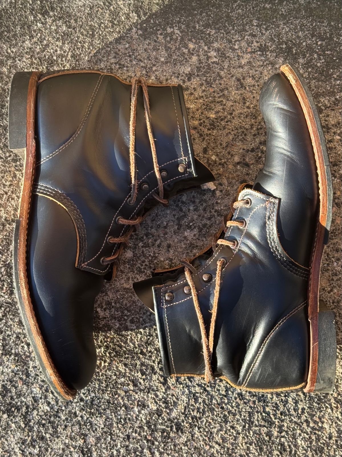 Photo by bootsandblocks on November 4, 2024 of the Red Wing Beckman Flatbox in S.B. Foot Black Klondike.