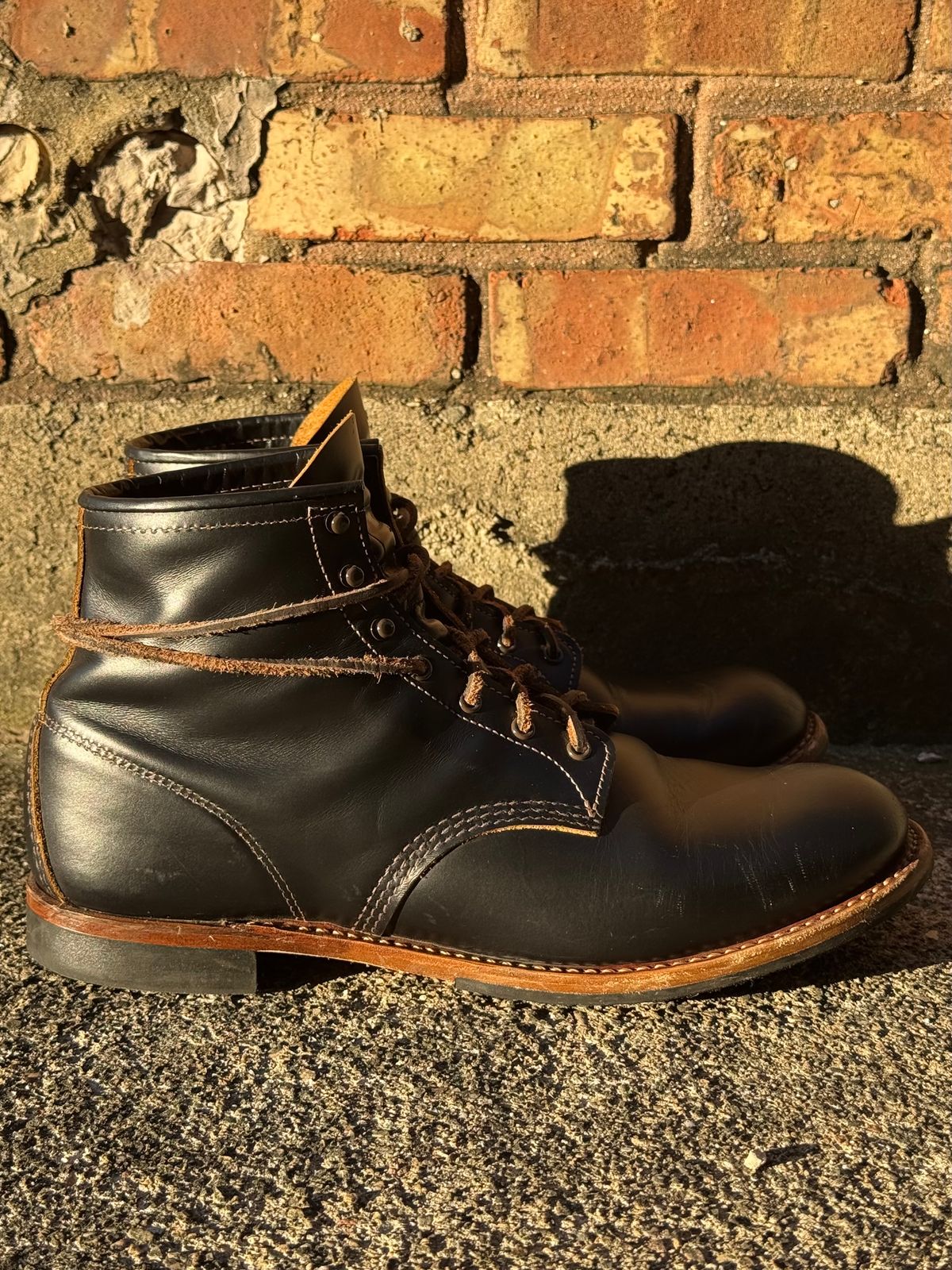 Photo by bootsandblocks on November 4, 2024 of the Red Wing Beckman Flatbox in S.B. Foot Black Klondike.