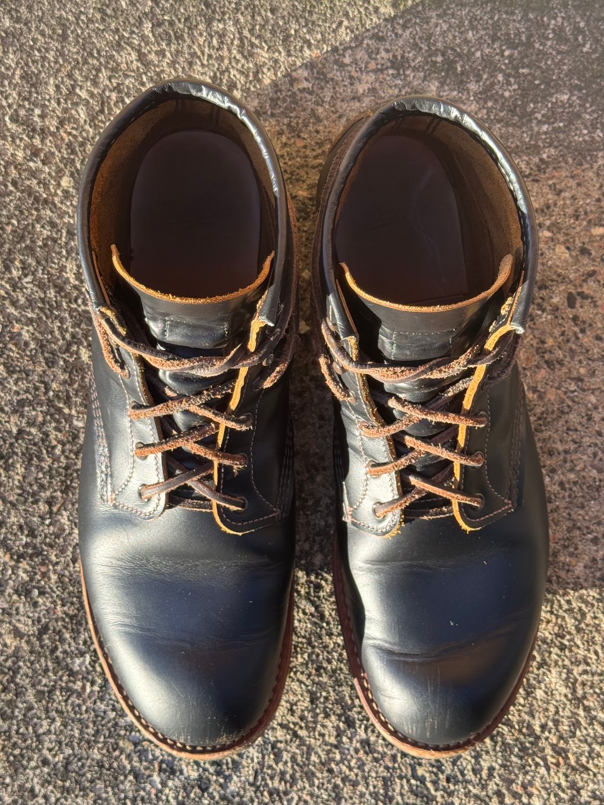 Photo by bootsandblocks on November 4, 2024 of the Red Wing Beckman Flatbox in S.B. Foot Black Klondike.