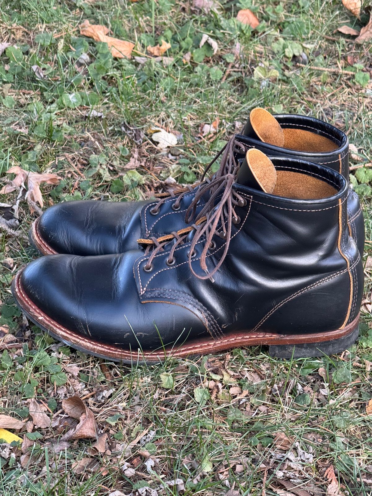 Photo by bootsandblocks on December 2, 2024 of the Red Wing Beckman Flatbox in S.B. Foot Black Klondike.