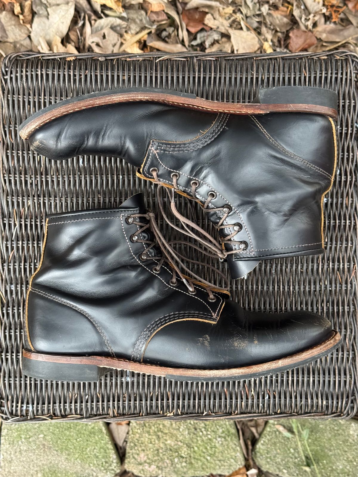 Photo by bootsandblocks on January 5, 2025 of the Red Wing Beckman Flatbox in S.B. Foot Black Klondike.
