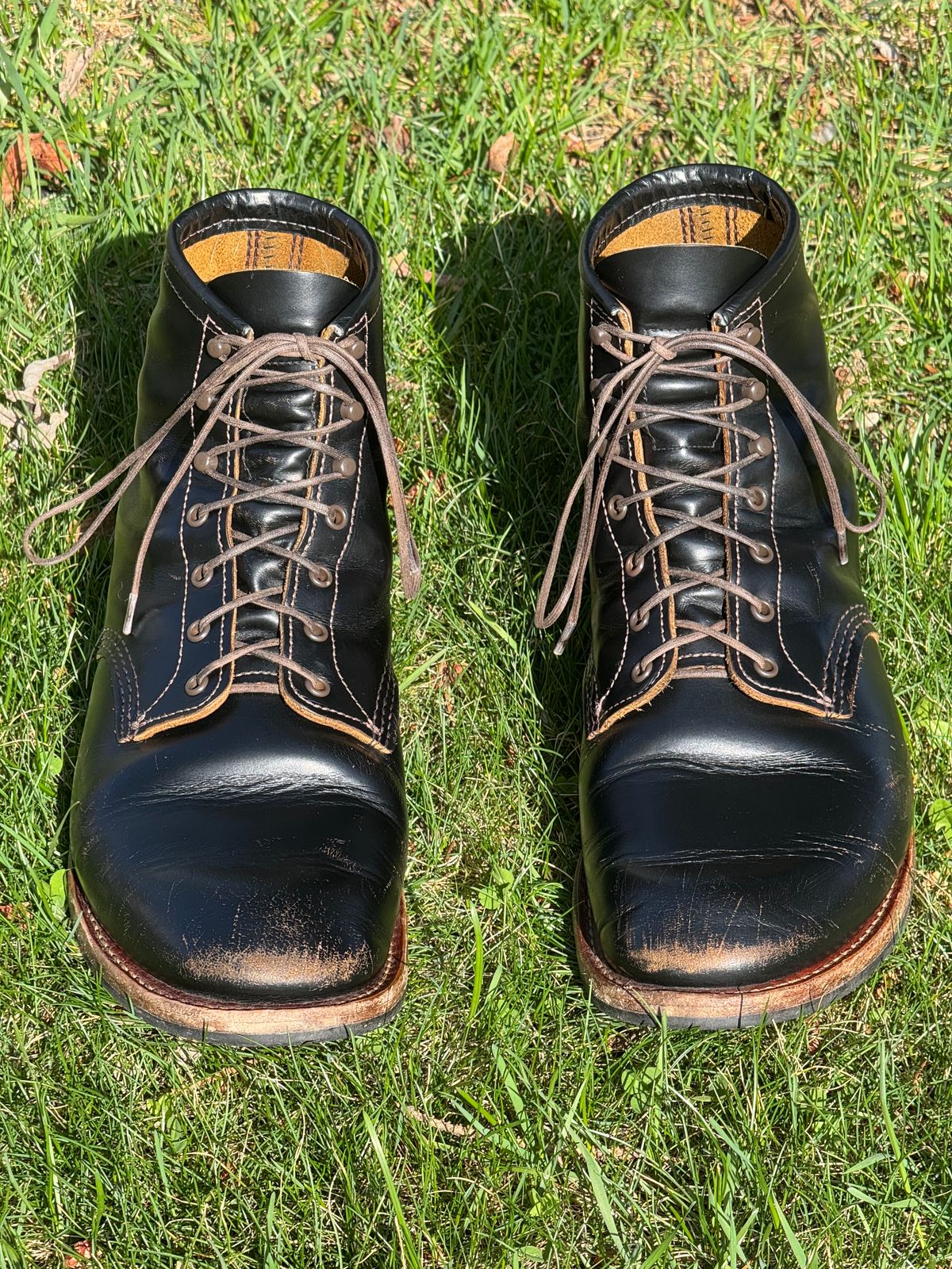 Photo by bootsandblocks on April 1, 2025 of the Red Wing Beckman Flatbox in S.B. Foot Black Klondike.