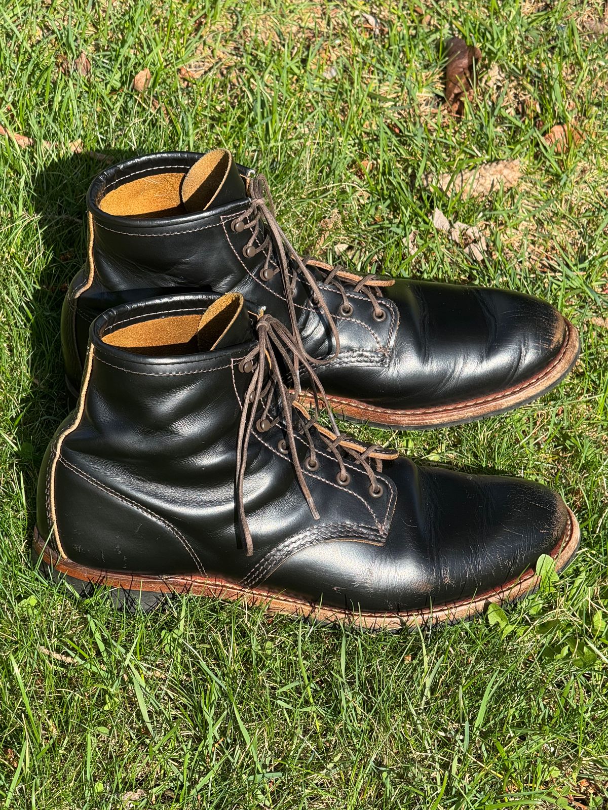 Photo by bootsandblocks on April 1, 2025 of the Red Wing Beckman Flatbox in S.B. Foot Black Klondike.