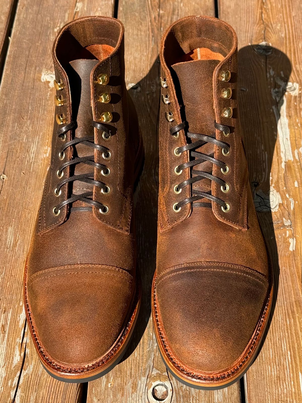 Photo by bootsandblocks on October 1, 2023 of the Parkhurst The Richmond in Rust Waxy.