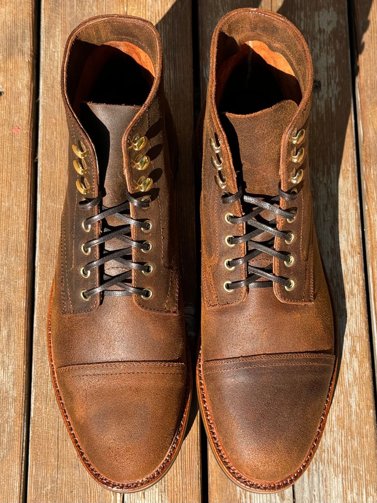 Photo by bootsandblocks on October 1, 2023 of the Parkhurst The Richmond in Rust Waxy.