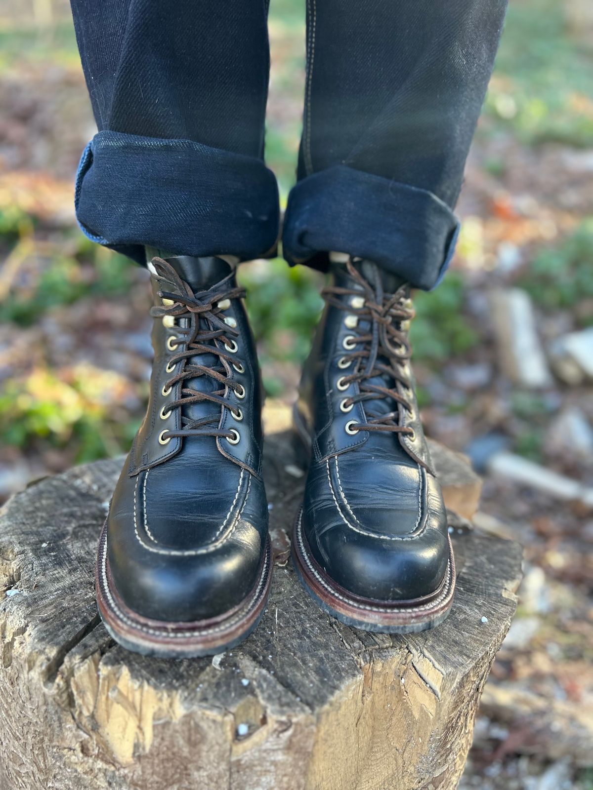 Photo by ezroller on January 14, 2024 of the Grant Stone Brass Boot in Horween Black Chromexcel.