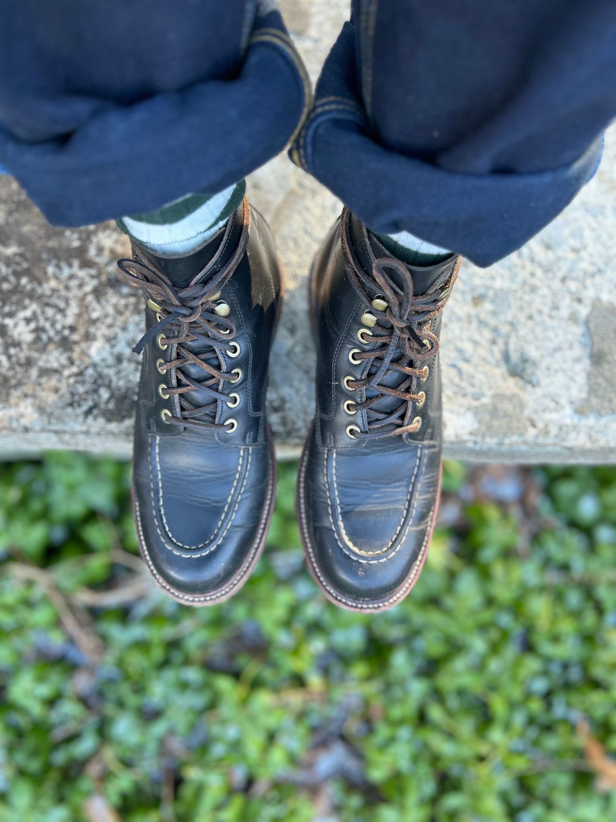 Photo by ezroller on January 14, 2024 of the Grant Stone Brass Boot in Horween Black Chromexcel.