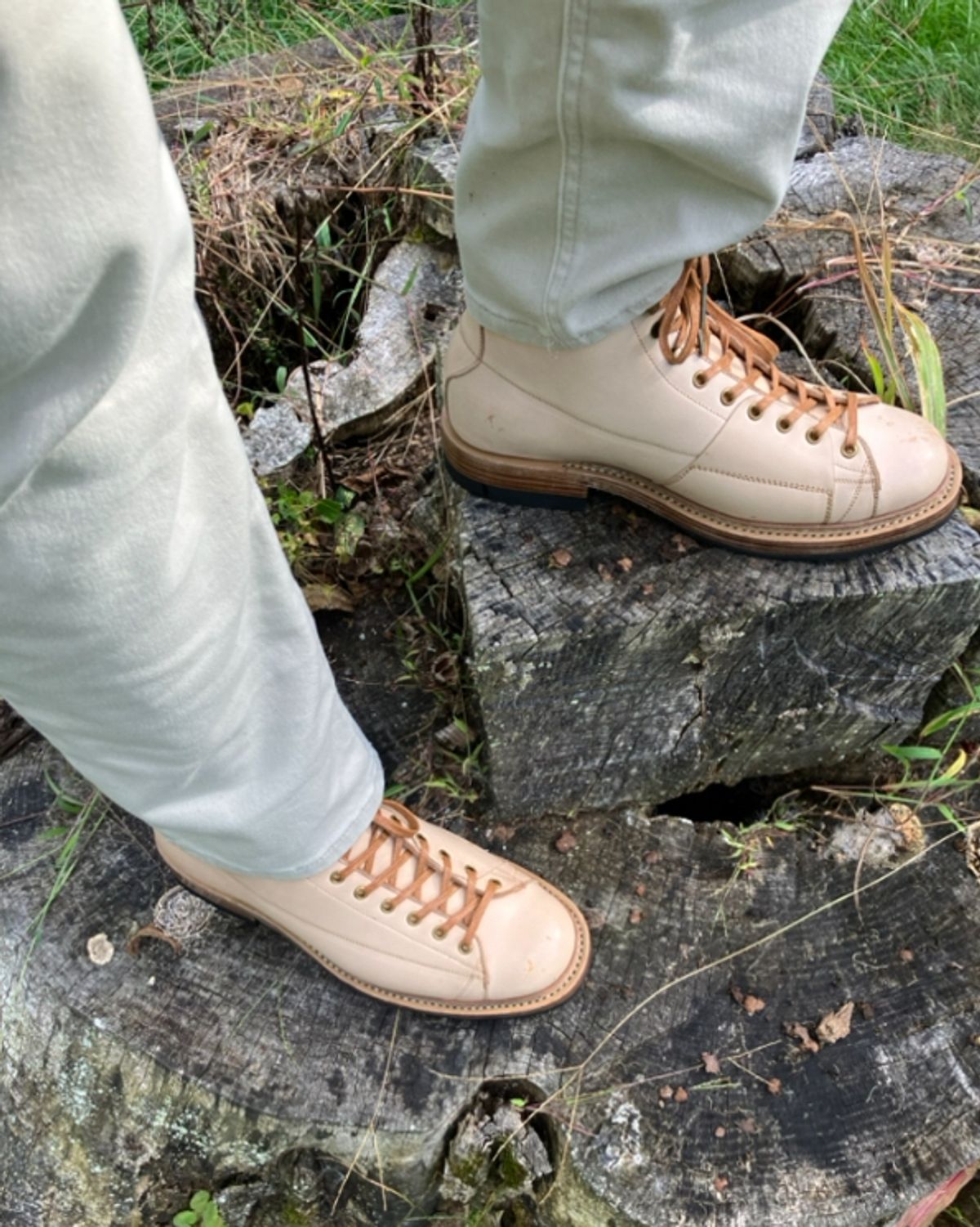 Photo by Bobs0108 on October 1, 2024 of the Sagara Cordmaster in Indonesian Natural Veg Tan.