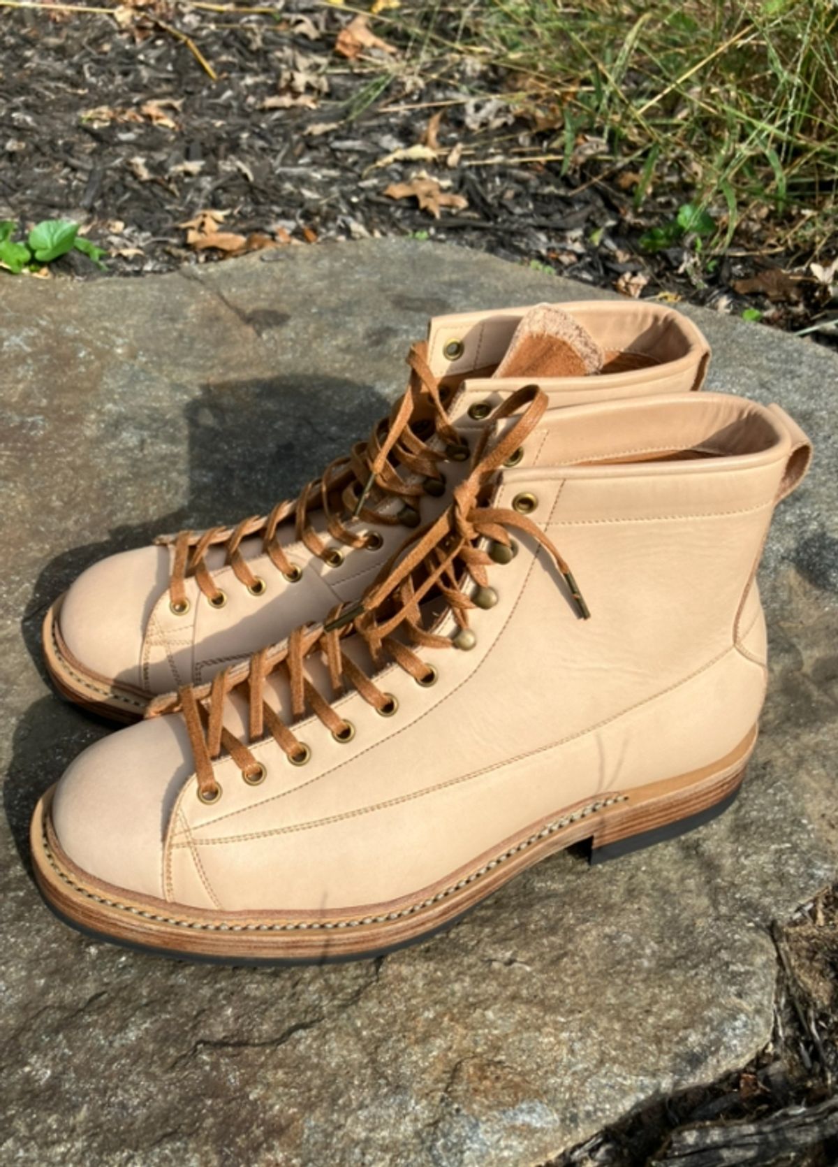 Photo by Bobs0108 on October 1, 2024 of the Sagara Cordmaster in Indonesian Natural Veg Tan.