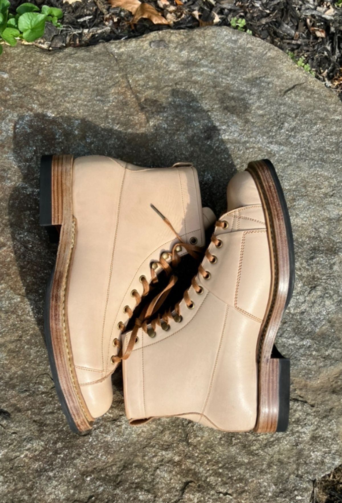 Photo by Bobs0108 on October 1, 2024 of the Sagara Cordmaster in Indonesian Natural Veg Tan.