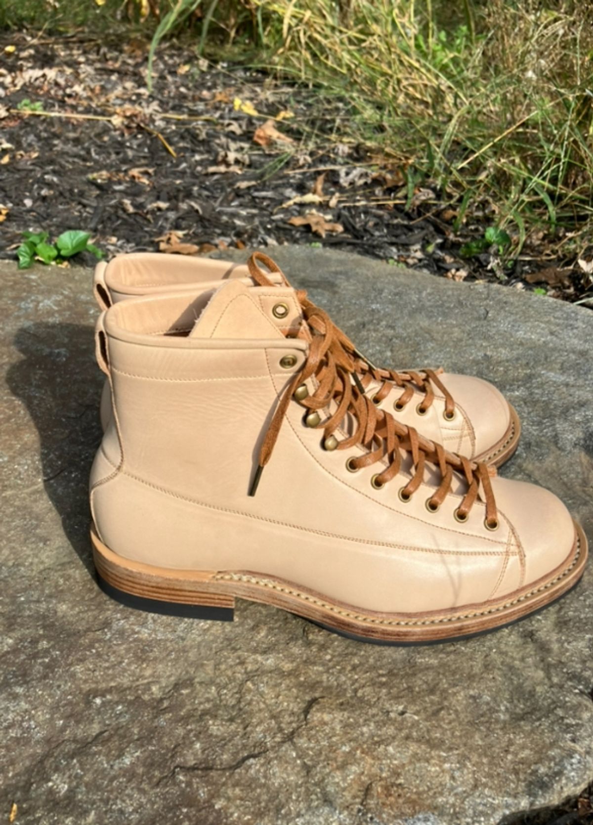 Photo by Bobs0108 on October 1, 2024 of the Sagara Cordmaster in Indonesian Natural Veg Tan.