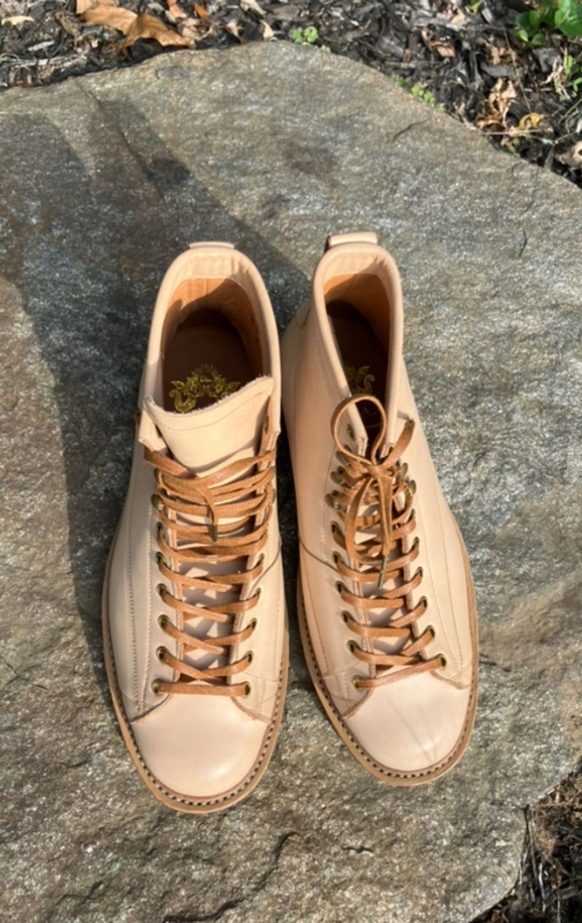 Photo by Bobs0108 on October 1, 2024 of the Sagara Cordmaster in Indonesian Natural Veg Tan.