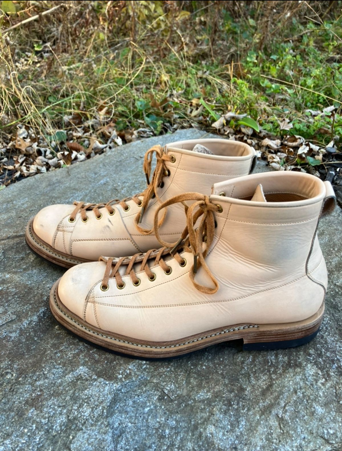 Photo by Bobs0108 on November 1, 2024 of the Sagara Cordmaster in Indonesian Natural Veg Tan.