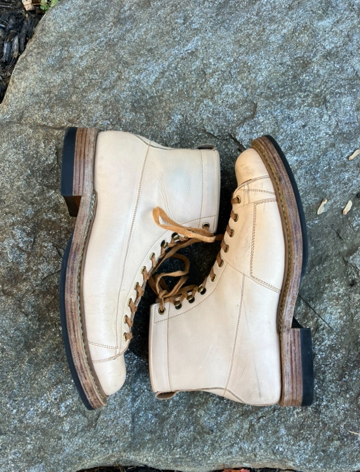 Photo by Bobs0108 on November 1, 2024 of the Sagara Cordmaster in Indonesian Natural Veg Tan.