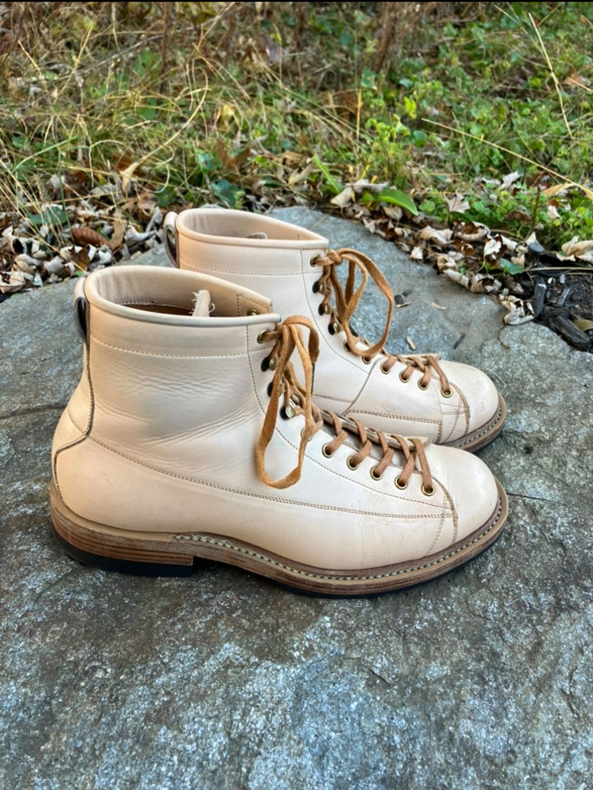 Photo by Bobs0108 on November 1, 2024 of the Sagara Cordmaster in Indonesian Natural Veg Tan.