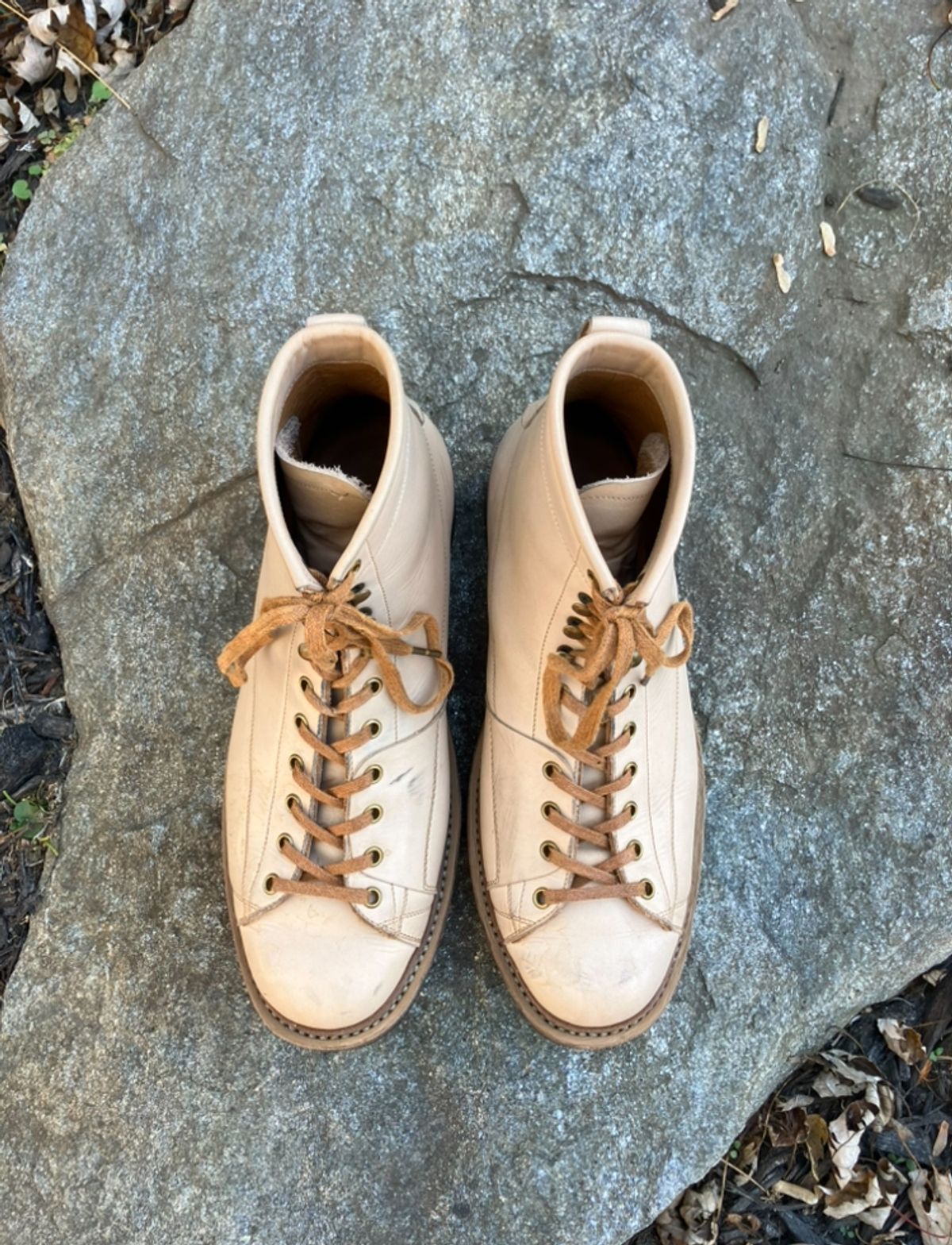 Photo by Bobs0108 on November 1, 2024 of the Sagara Cordmaster in Indonesian Natural Veg Tan.