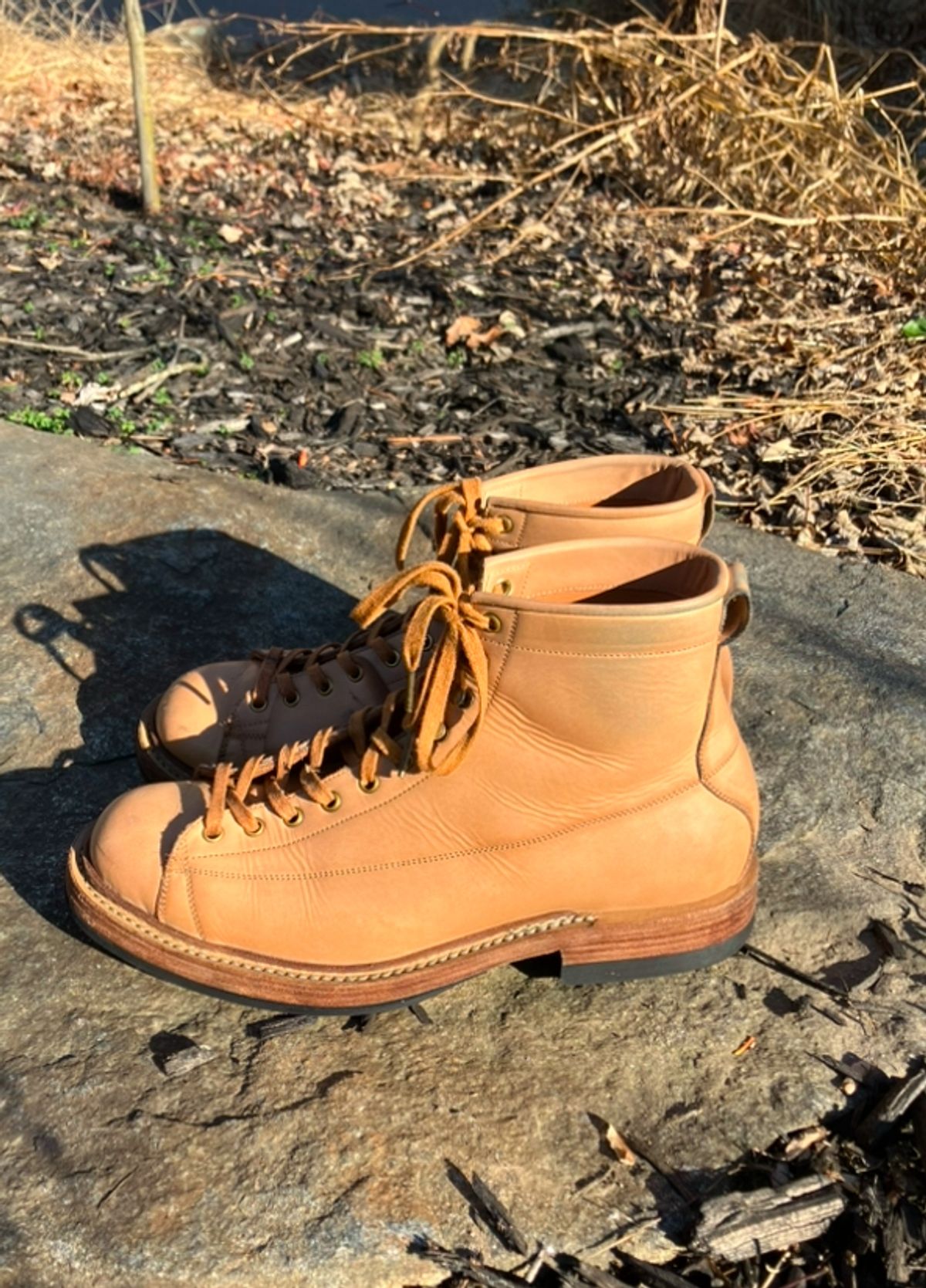 Photo by Bobs0108 on December 1, 2024 of the Sagara Cordmaster in Indonesian Natural Veg Tan.