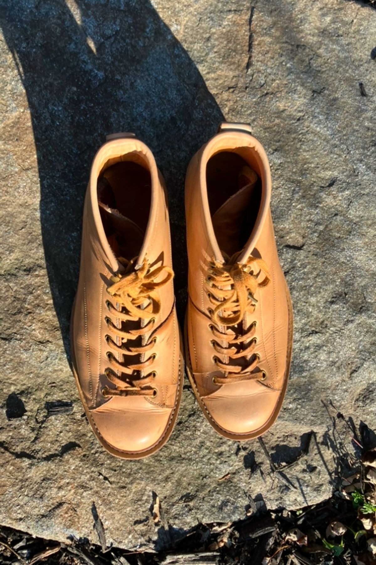 Photo by Bobs0108 on December 1, 2024 of the Sagara Cordmaster in Indonesian Natural Veg Tan.