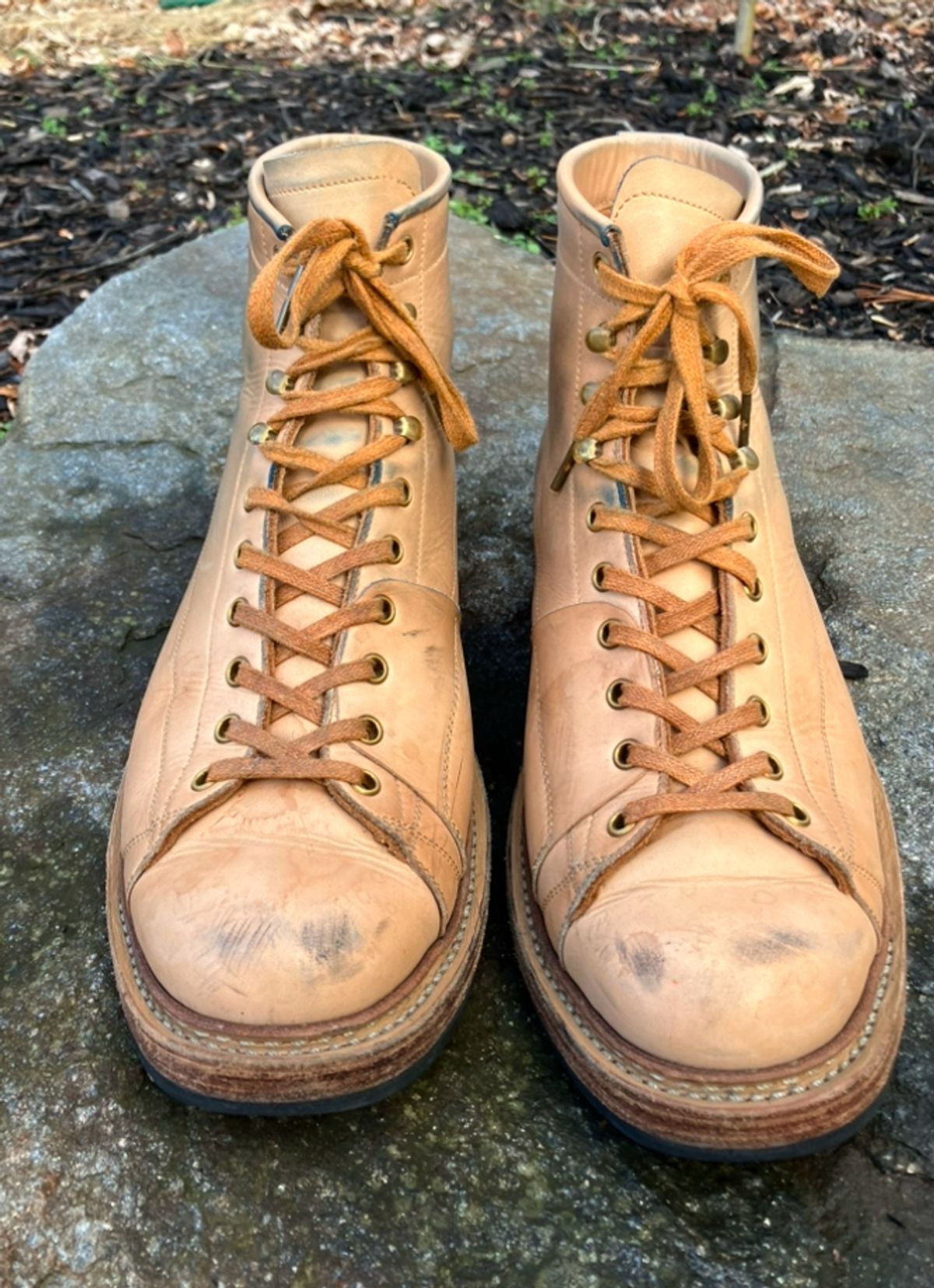 Photo by Bobs0108 on January 1, 2025 of the Sagara Cordmaster in Indonesian Natural Veg Tan.