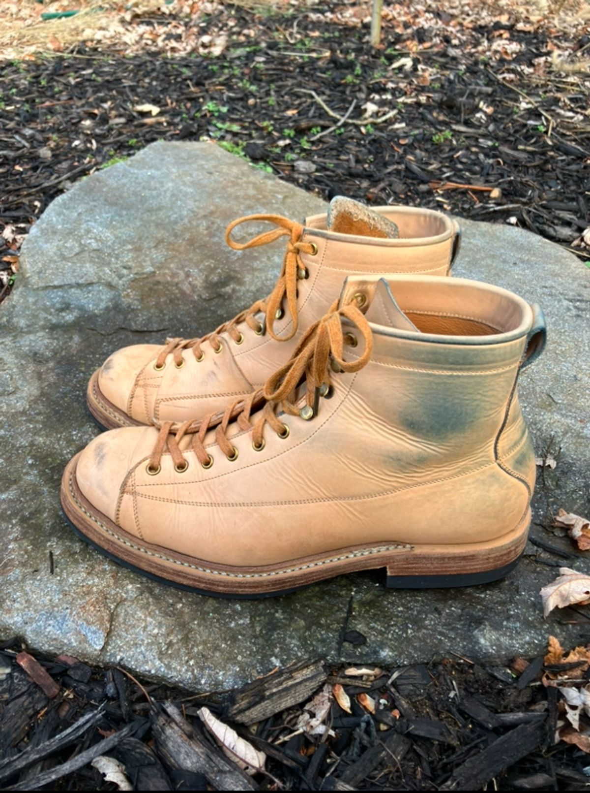 Photo by Bobs0108 on January 1, 2025 of the Sagara Cordmaster in Indonesian Natural Veg Tan.