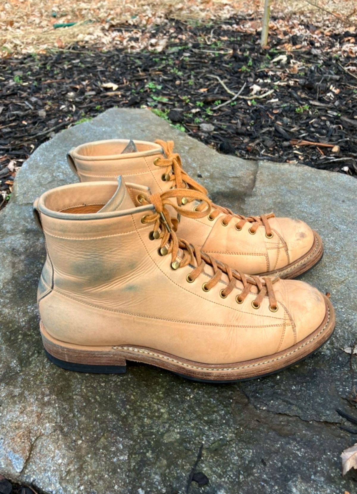 Photo by Bobs0108 on January 1, 2025 of the Sagara Cordmaster in Indonesian Natural Veg Tan.