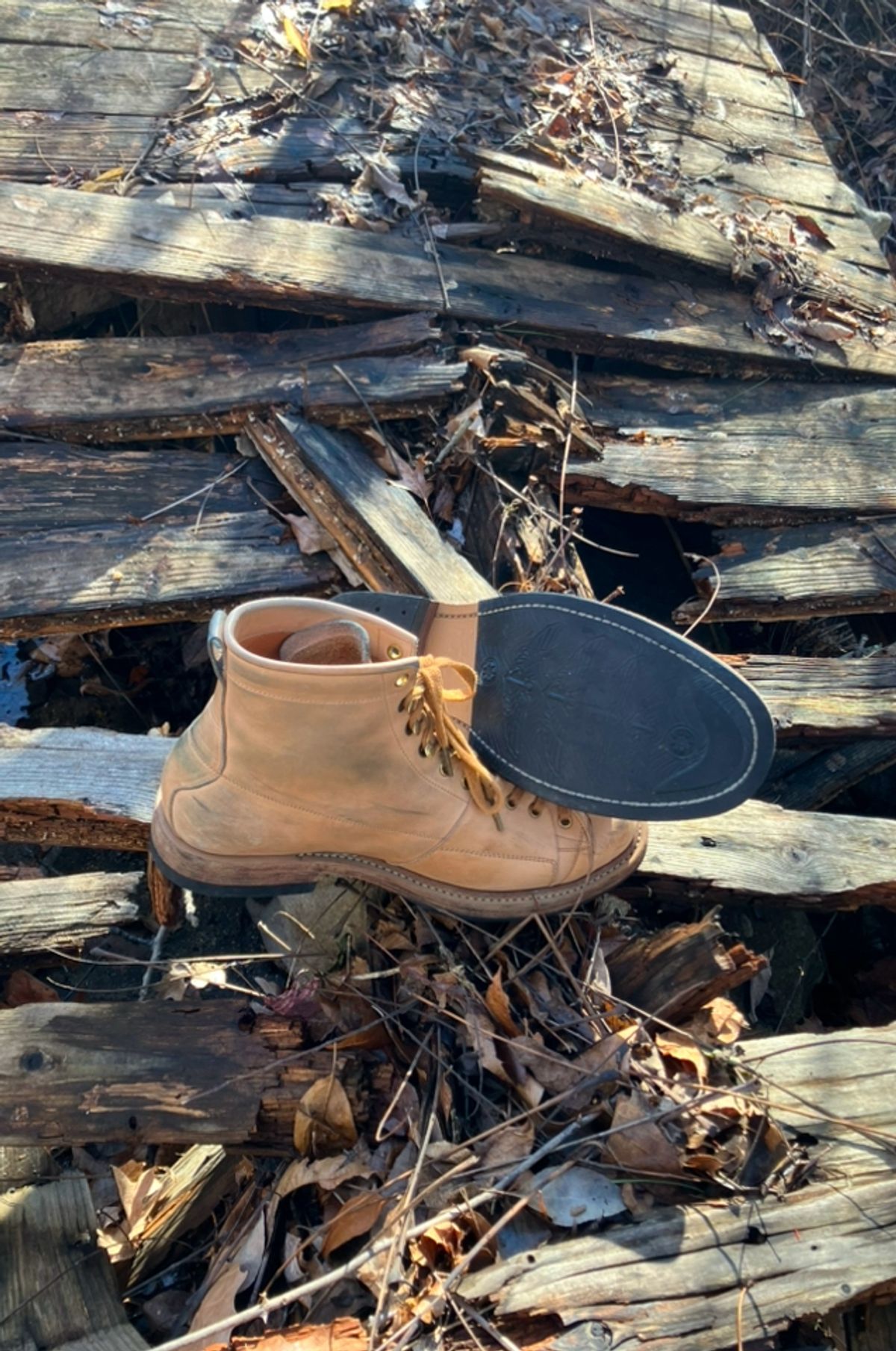 Photo by Bobs0108 on February 1, 2025 of the Sagara Cordmaster in Indonesian Natural Veg Tan.