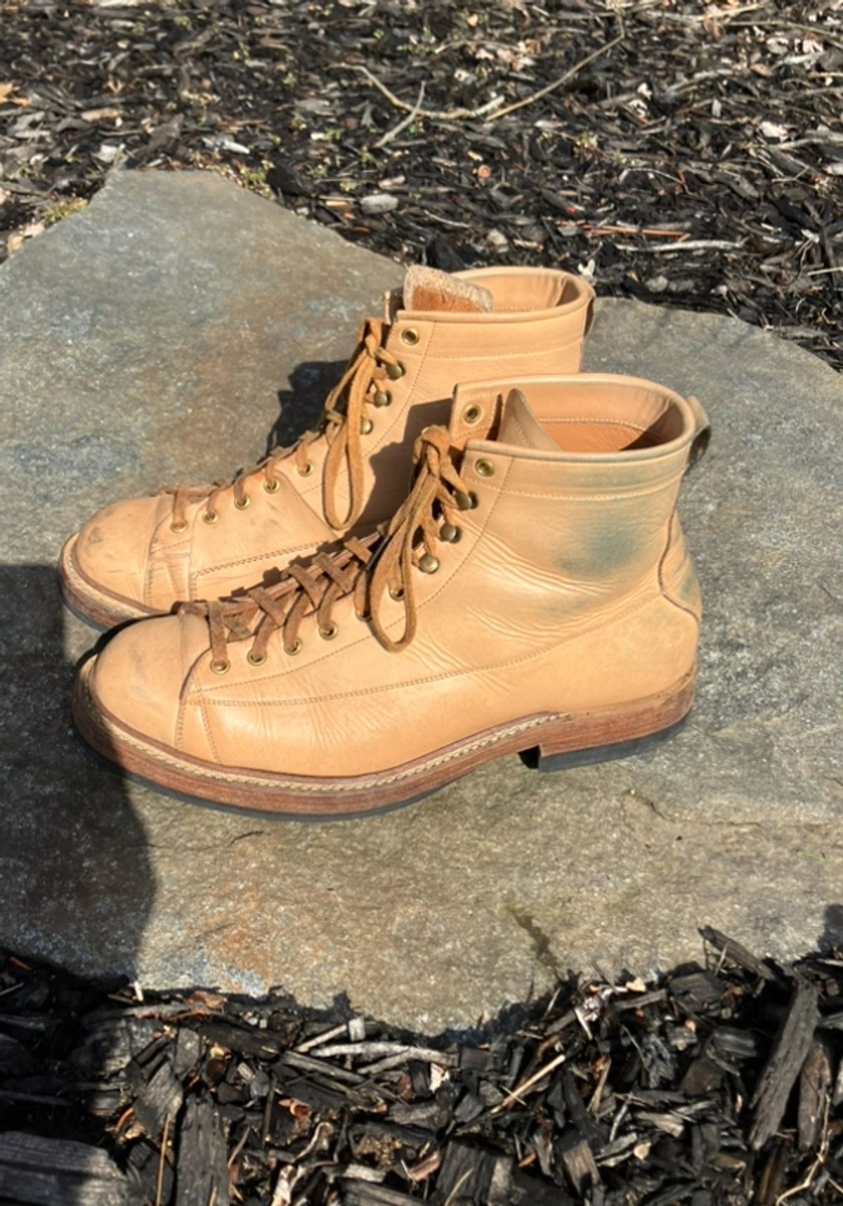 Photo by Bobs0108 on March 1, 2025 of the Sagara Cordmaster in Indonesian Natural Veg Tan.
