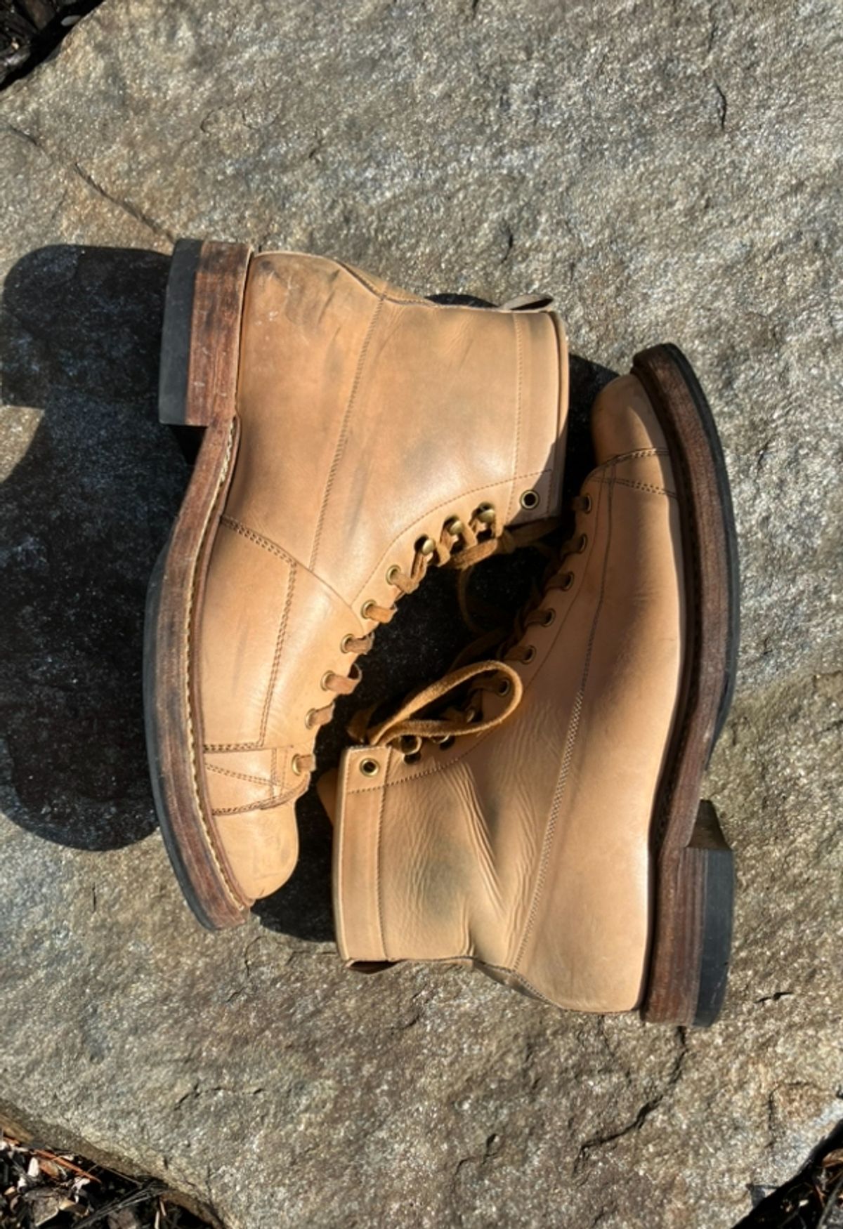 Photo by Bobs0108 on March 1, 2025 of the Sagara Cordmaster in Indonesian Natural Veg Tan.