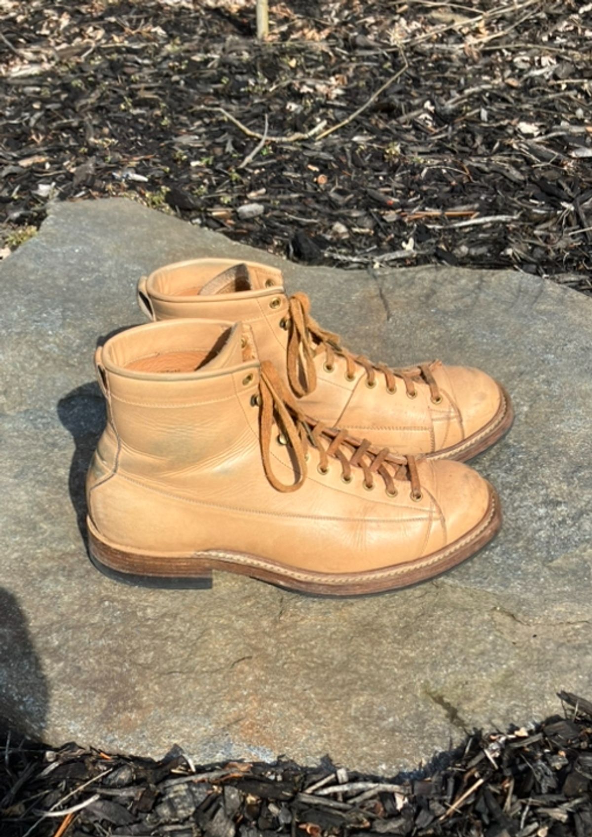 Photo by Bobs0108 on March 1, 2025 of the Sagara Cordmaster in Indonesian Natural Veg Tan.