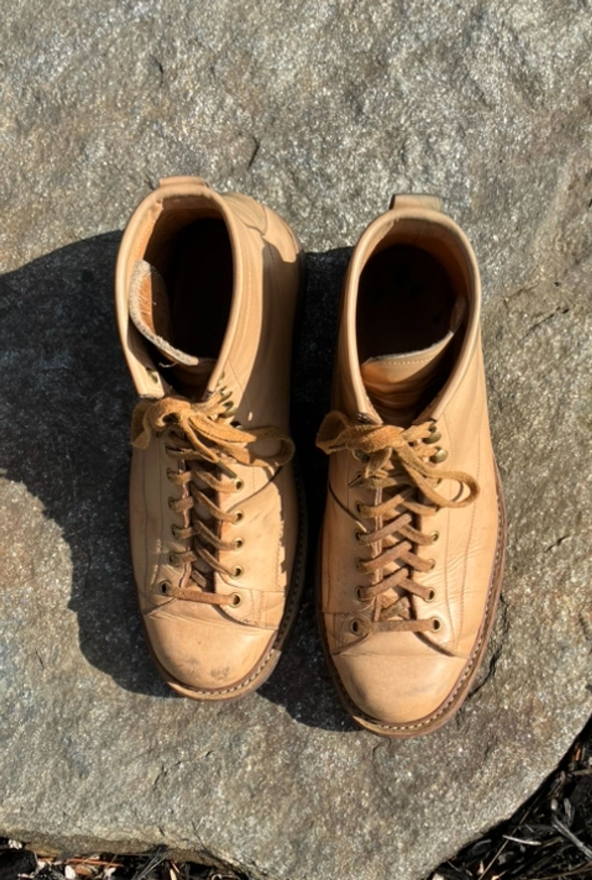 Photo by Bobs0108 on March 1, 2025 of the Sagara Cordmaster in Indonesian Natural Veg Tan.