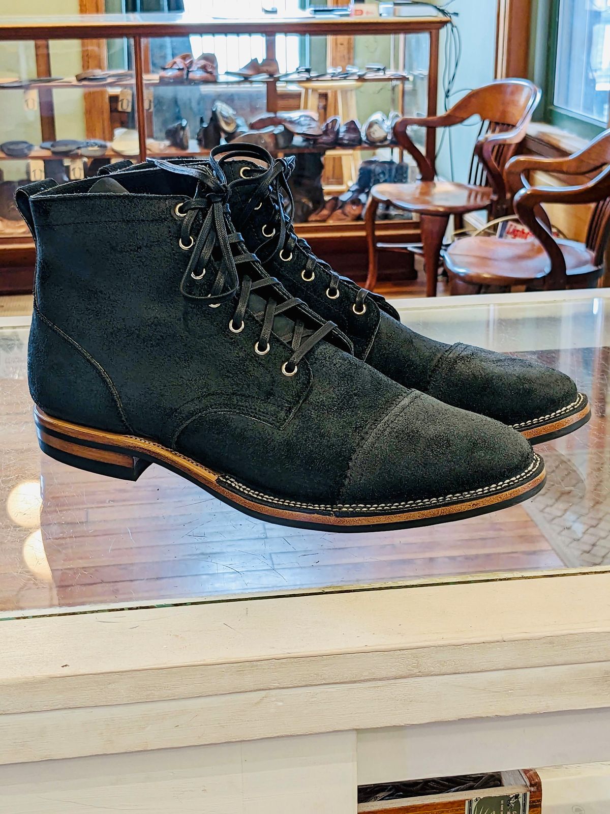 Photo by northsouthdenimguy on September 18, 2023 of the Viberg Service Boot PCT in Horween Charcoal Chamois Roughout.