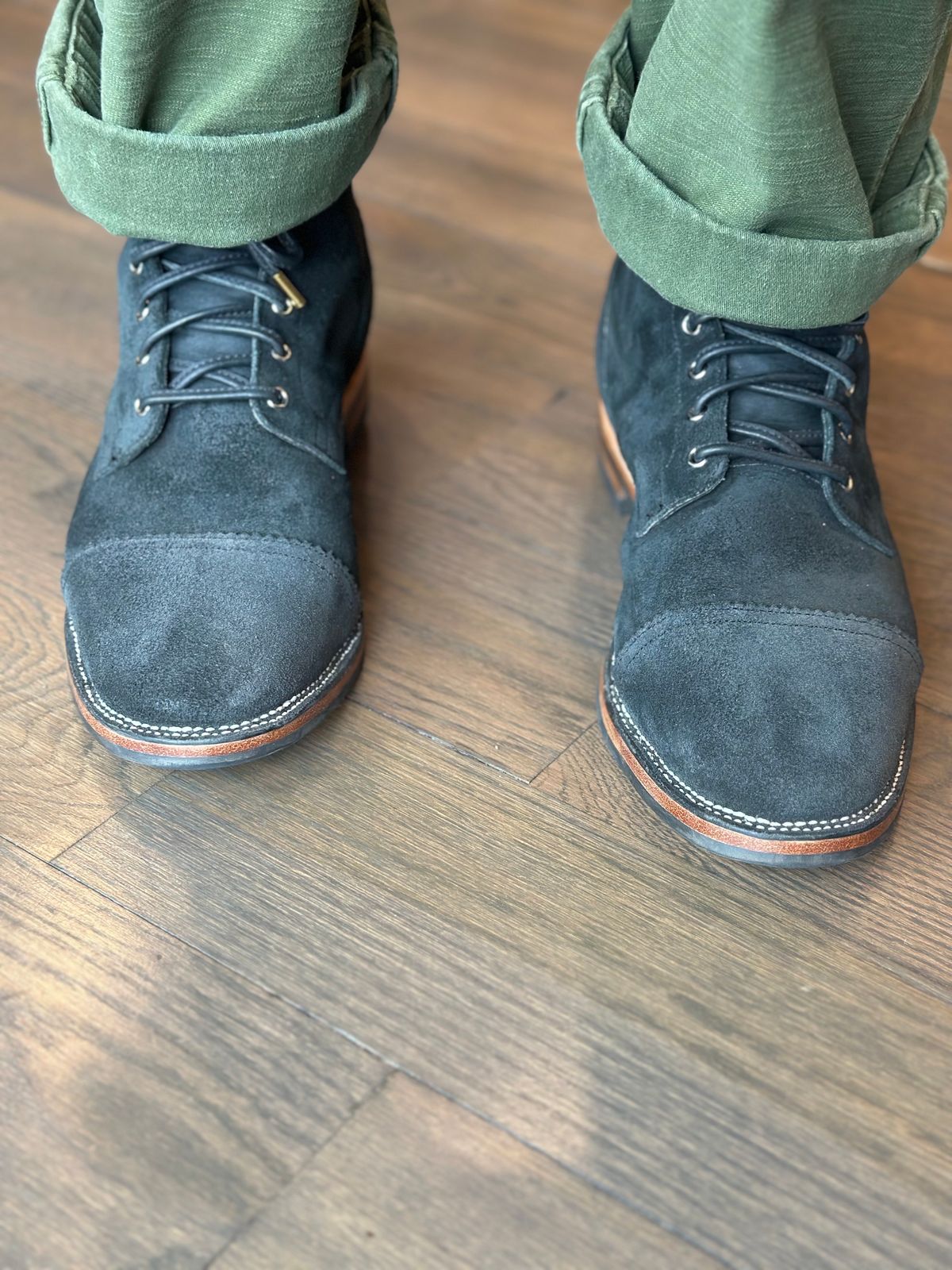 Photo by northsouthdenimguy on December 11, 2023 of the Viberg Service Boot PCT in Horween Charcoal Chamois Roughout.