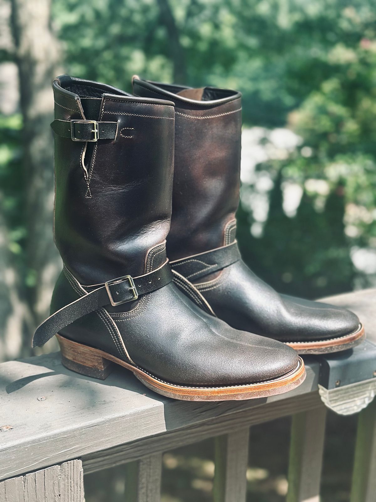 Photo by northsouthdenimguy on August 16, 2025 of the Unsung U 22-2 Engineer Boot in Horween Dark Brown Waxed Flesh & Grain Side Horween DarknBrown waxed flesh Overdyed Dark Brown.