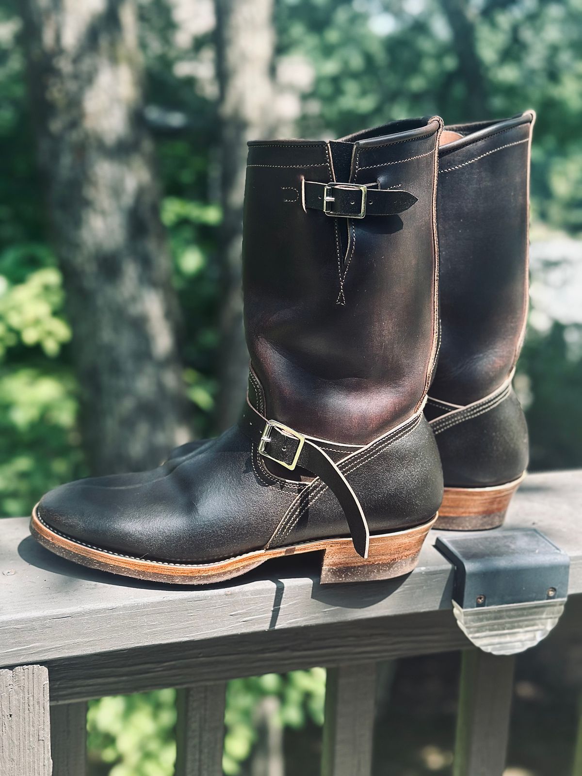 Photo by northsouthdenimguy on August 16, 2025 of the Unsung U 22-2 Engineer Boot in Horween Dark Brown Waxed Flesh & Grain Side Horween DarknBrown waxed flesh Overdyed Dark Brown.