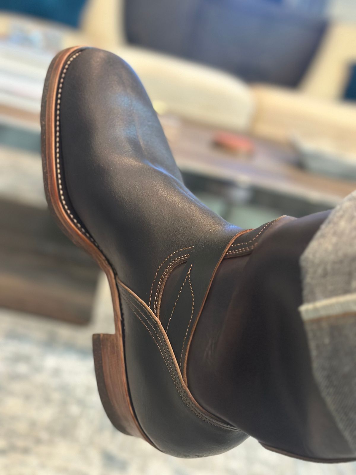 Photo by northsouthdenimguy on August 16, 2025 of the Unsung U 22-2 Engineer Boot in Horween Dark Brown Waxed Flesh & Grain Side Horween DarknBrown waxed flesh Overdyed Dark Brown.