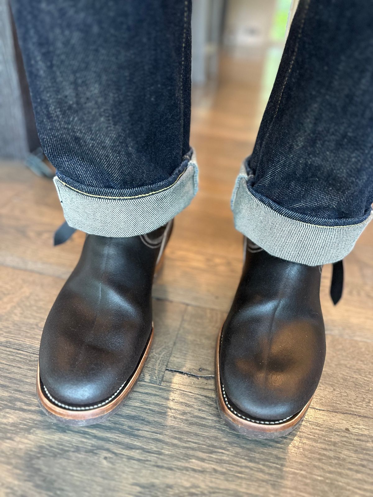Photo by northsouthdenimguy on September 5, 2025 of the Unsung U 22-2 Engineer Boot in Horween Dark Brown Waxed Flesh & Grain Side Horween DarknBrown waxed flesh Overdyed Dark Brown.