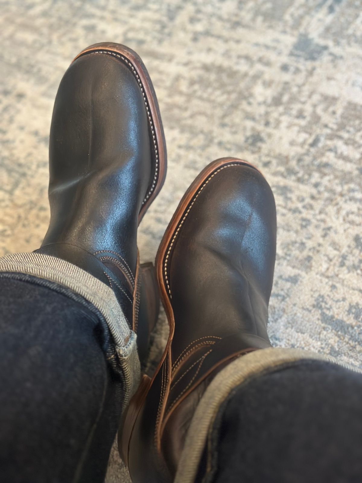 Photo by northsouthdenimguy on January 30, 2026 of the Unsung U 22-2 Engineer Boot in Horween Dark Brown Waxed Flesh & Grain Side Horween DarknBrown waxed flesh Overdyed Dark Brown.