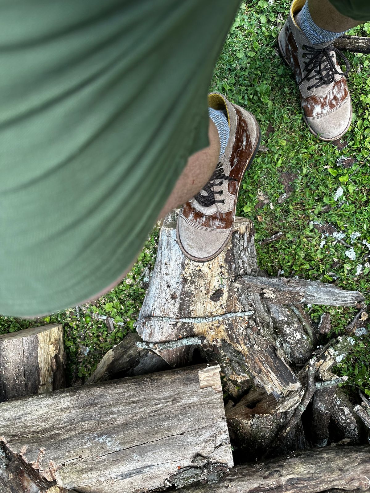 Photo by northsouthdenimguy on June 15, 2024 of the Jim Green Numzaan in Nguni Cattle Vamp/Fawn rough out.