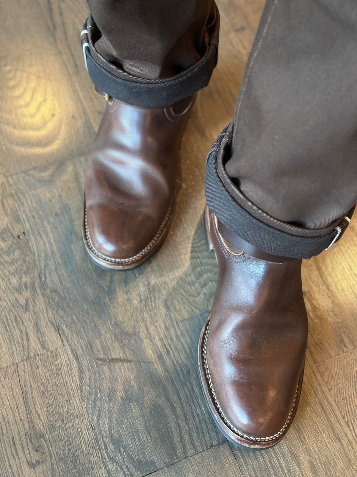 Photo by northsouthdenimguy on November 2, 2024 of the Viberg Engineer in Horween Brown Chromexcel Horsebutt.
