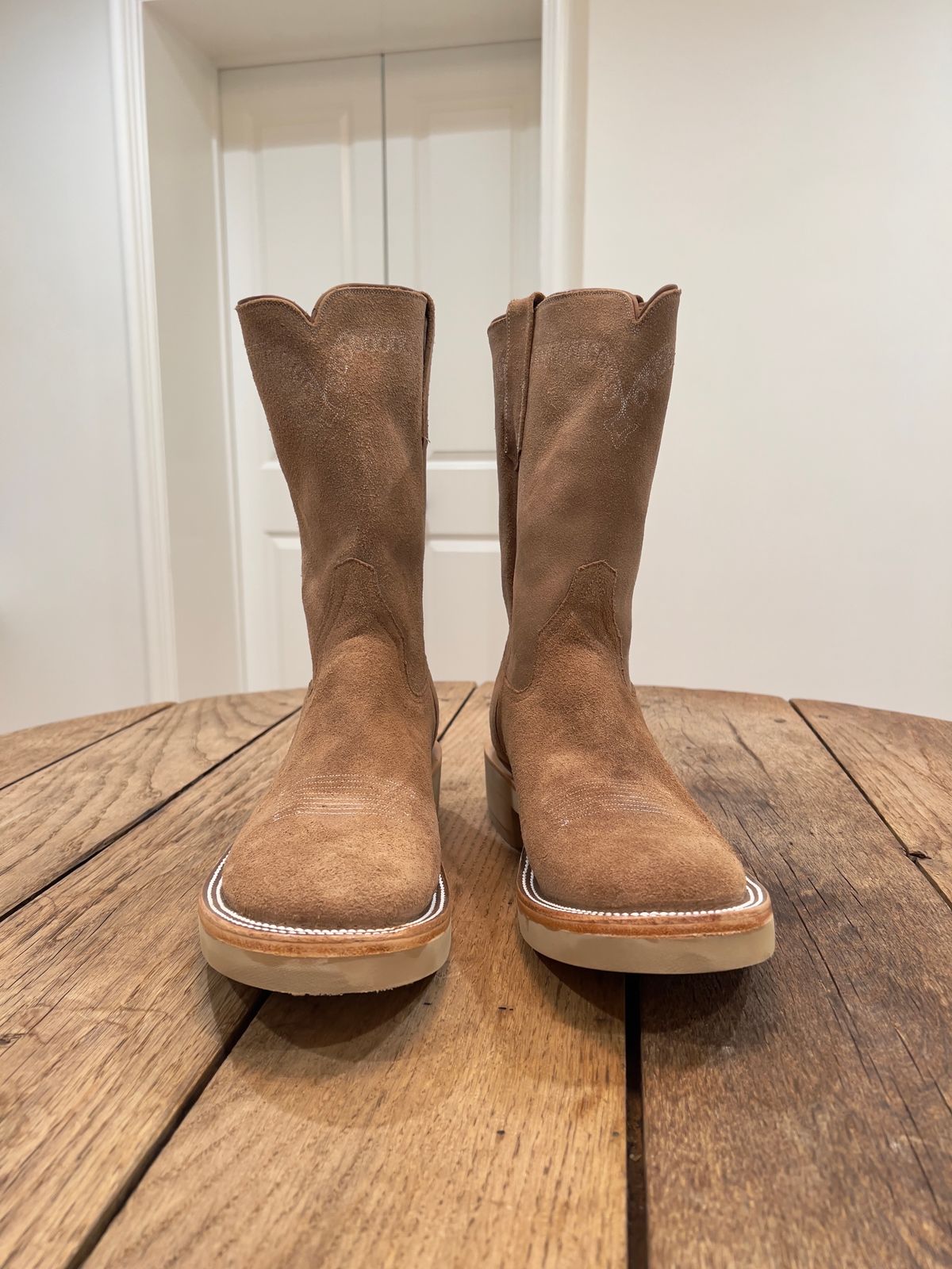 Photo by northsouthdenimguy on October 3, 2022 of the Rios of Mercedes x The Black Bear Brand The Wild West Roughrider in Horween Marine Field Roughout.