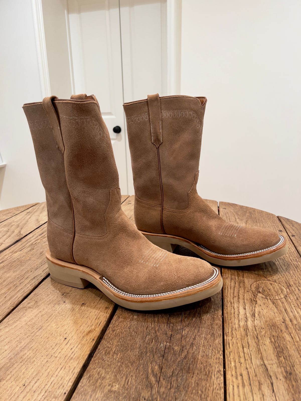Photo by northsouthdenimguy on October 3, 2022 of the Rios of Mercedes x The Black Bear Brand The Wild West Roughrider in Horween Marine Field Roughout.