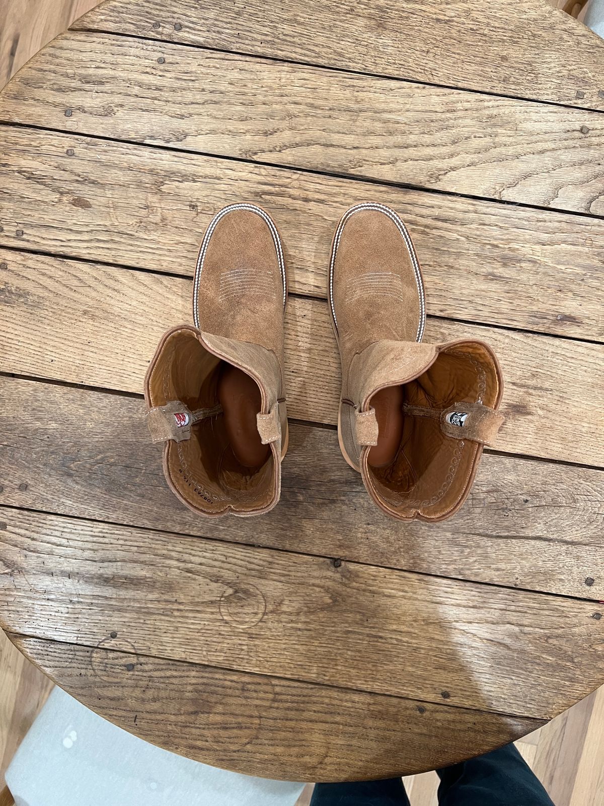 Photo by northsouthdenimguy on October 3, 2022 of the Rios of Mercedes x The Black Bear Brand The Wild West Roughrider in Horween Marine Field Roughout.