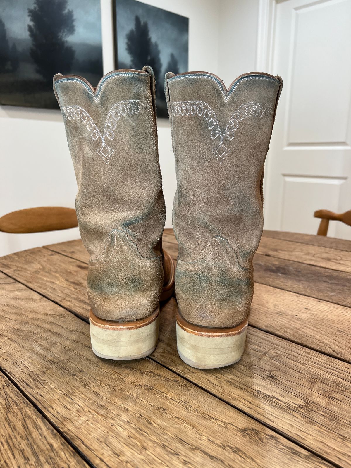 Photo by northsouthdenimguy on November 1, 2022 of the Rios of Mercedes x The Black Bear Brand The Wild West Roughrider in Horween Marine Field Roughout.