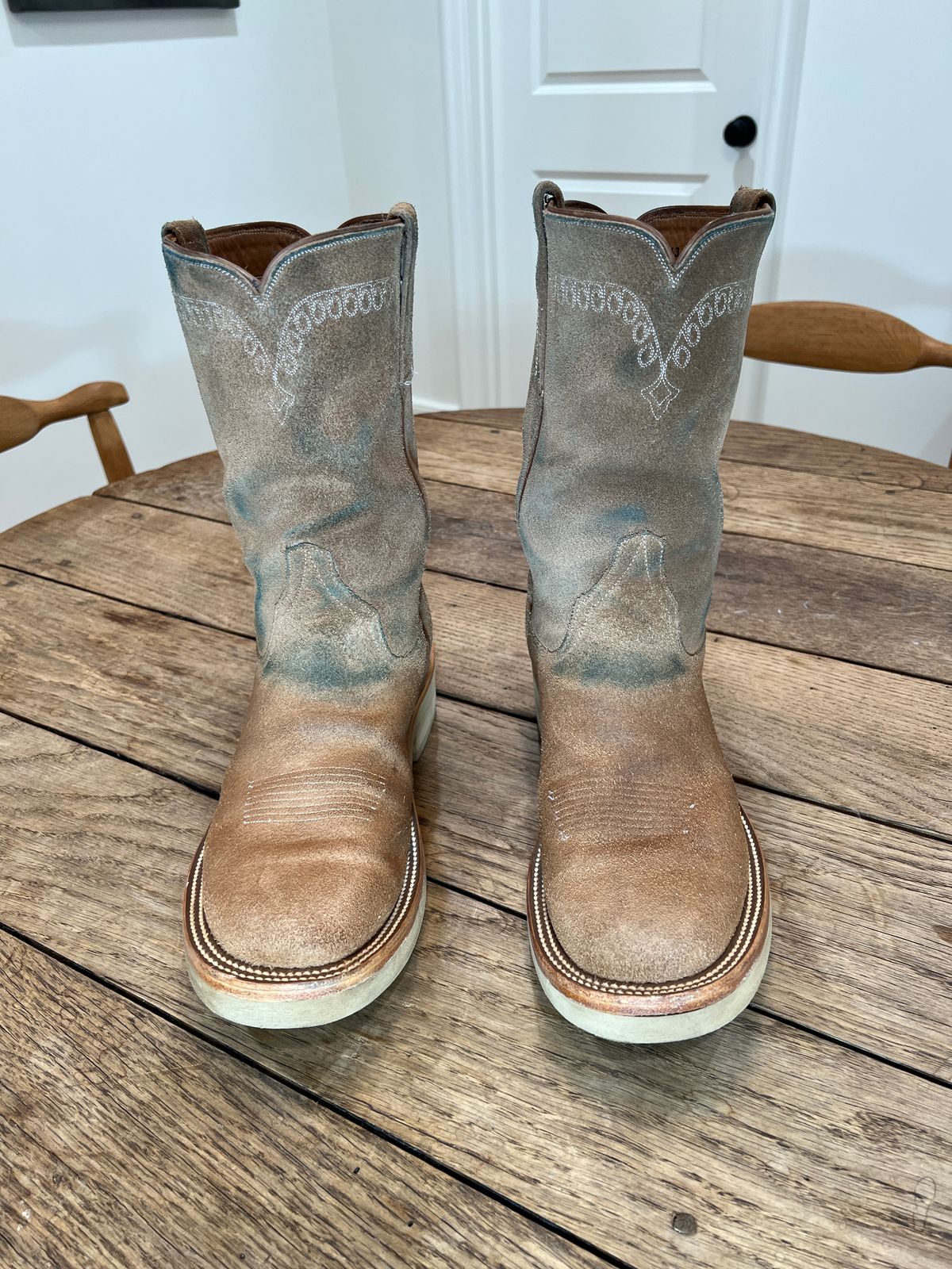 Photo by northsouthdenimguy on November 1, 2022 of the Rios of Mercedes x The Black Bear Brand The Wild West Roughrider in Horween Marine Field Roughout.