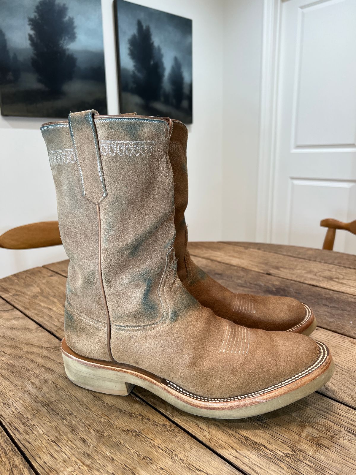 Photo by northsouthdenimguy on November 1, 2022 of the Rios of Mercedes x The Black Bear Brand The Wild West Roughrider in Horween Marine Field Roughout.