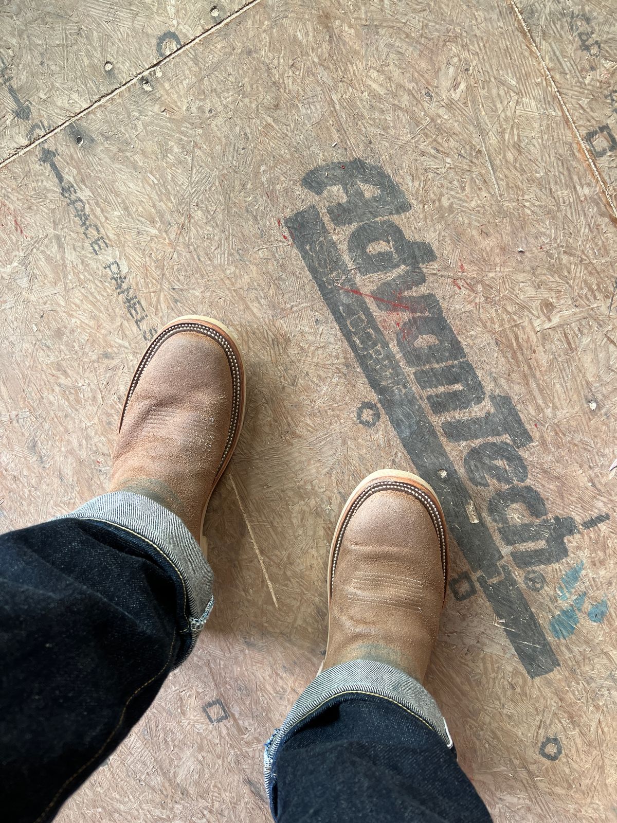 Photo by northsouthdenimguy on December 3, 2022 of the Rios of Mercedes x The Black Bear Brand The Wild West Roughrider in Horween Marine Field Roughout.