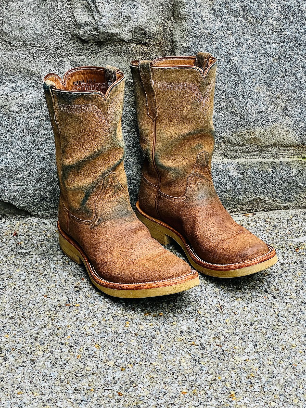 Photo by northsouthdenimguy on December 11, 2022 of the Rios of Mercedes x The Black Bear Brand The Wild West Roughrider in Horween Marine Field Roughout.
