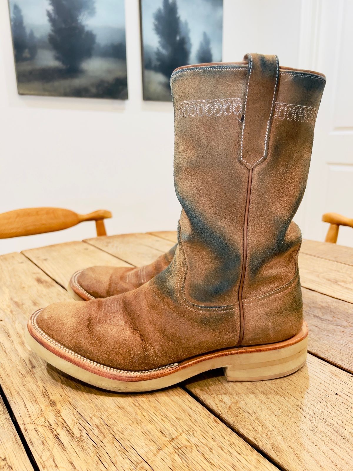 Photo by northsouthdenimguy on January 3, 2023 of the Rios of Mercedes x The Black Bear Brand The Wild West Roughrider in Horween Marine Field Roughout.