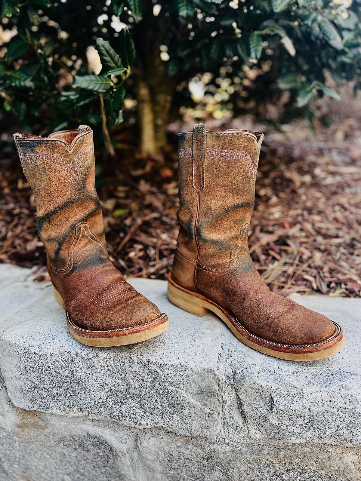 Photo by northsouthdenimguy on January 7, 2023 of the Rios of Mercedes x The Black Bear Brand The Wild West Roughrider in Horween Marine Field Roughout.