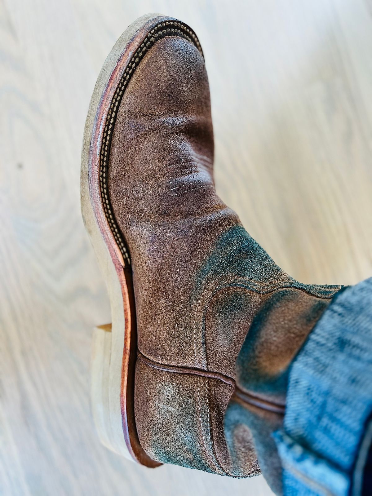 Photo by northsouthdenimguy on January 19, 2023 of the Rios of Mercedes x The Black Bear Brand The Wild West Roughrider in Horween Marine Field Roughout.